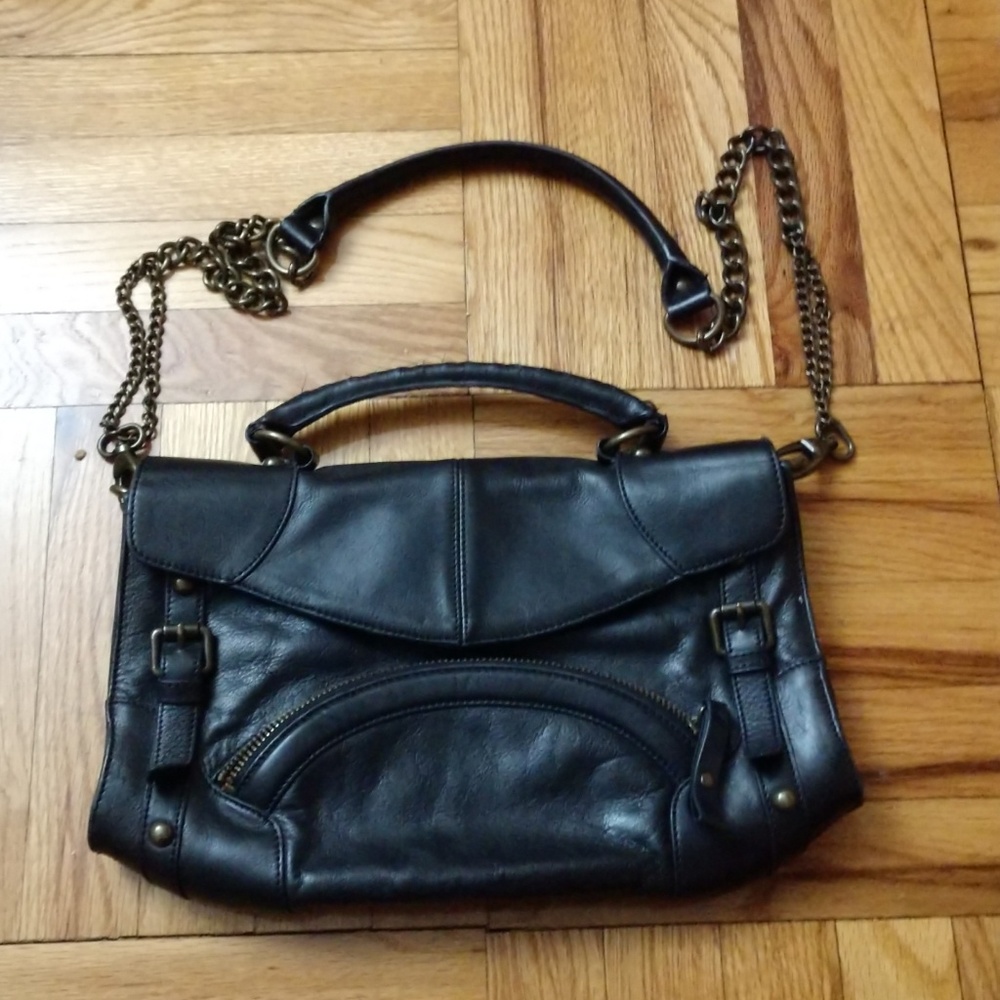 Hype black leather crossbody chain